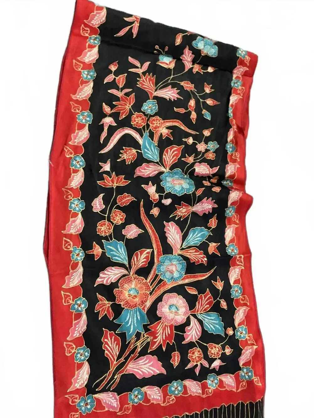 Beautiful Floral Patterned Silk Scarf with Vibrant Colors